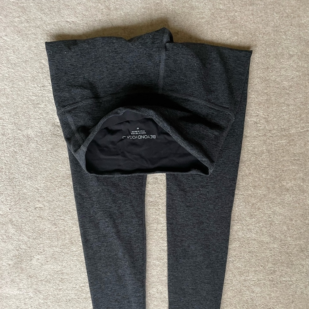 beyond yoga grey leggings in great shape just too big
